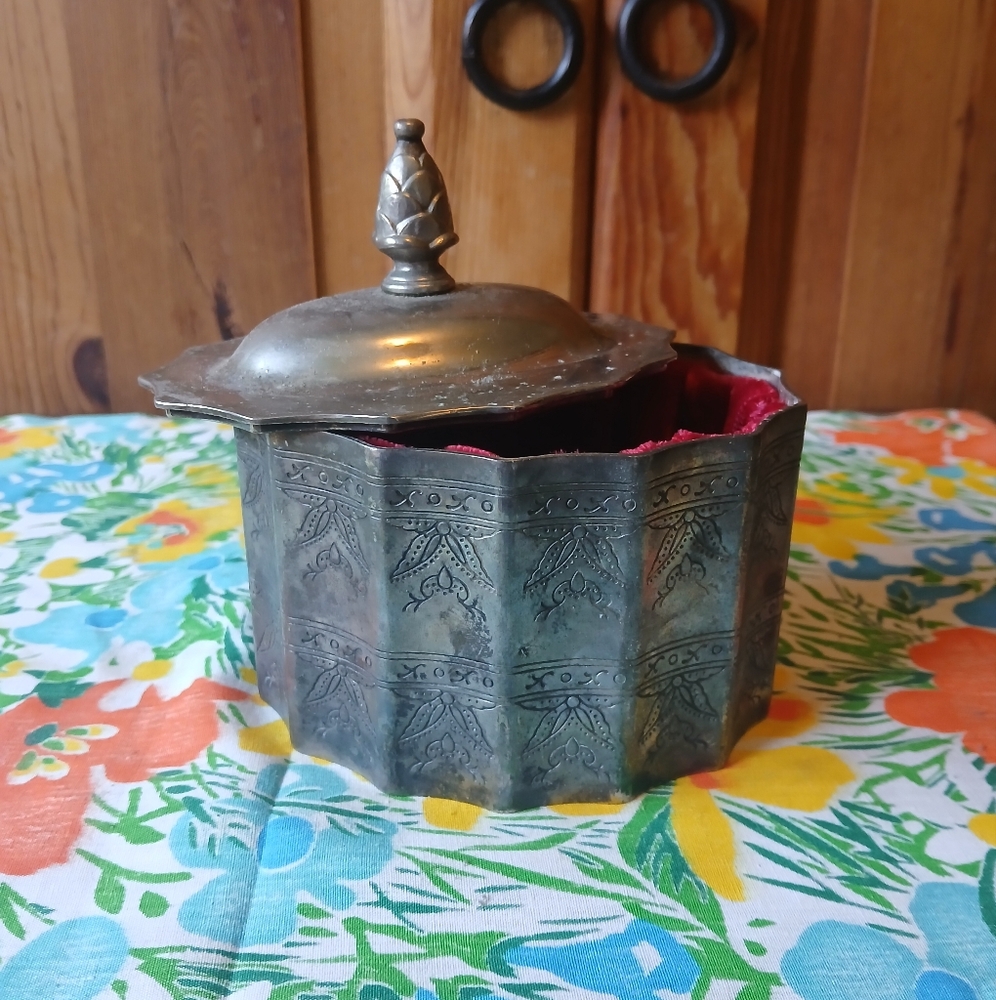 Vintage Jewelry Box Silver Red Velvet Lined Embossed Godinger Silver 1991 Gothic